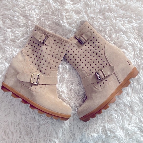 NWOT Sorel Joan of arc studded wedge ankle boots - Picture 1 of 10